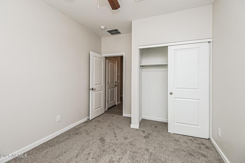 018-photo-bedroom-14849876