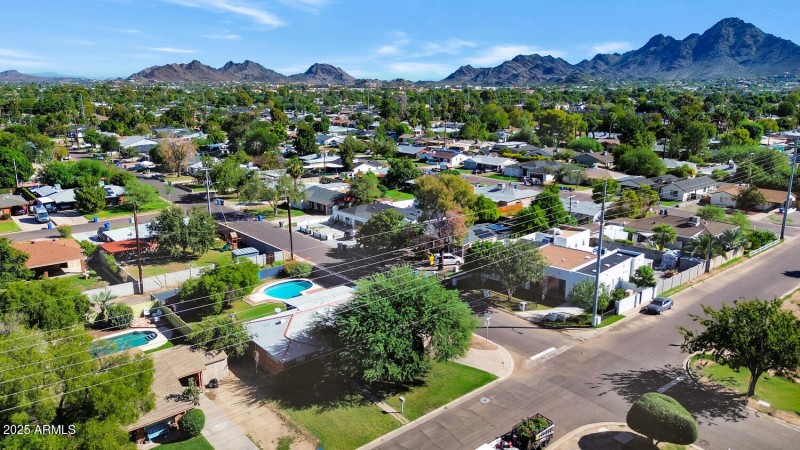 846 E Ocotillo Rd-large-002-007-846 E Oc