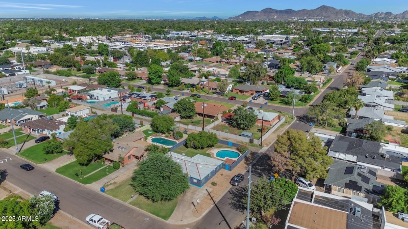 846 E Ocotillo Rd-large-006-002-846 E Oc