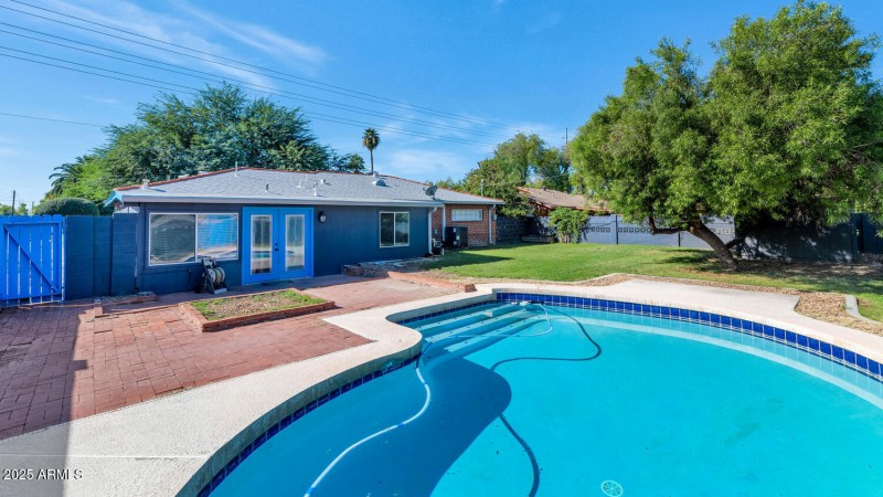 846 E Ocotillo Rd-large-029-011-846 E Oc