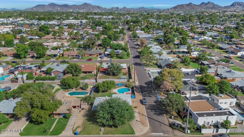 846 E Ocotillo Rd-large-036-005-846 E Oc