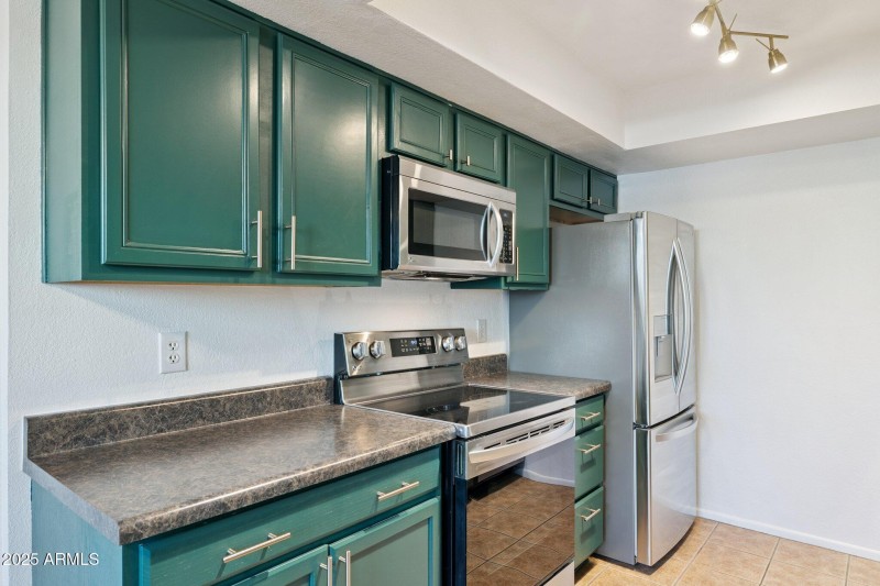 15-web-or-mls-1276-n-85th-pl