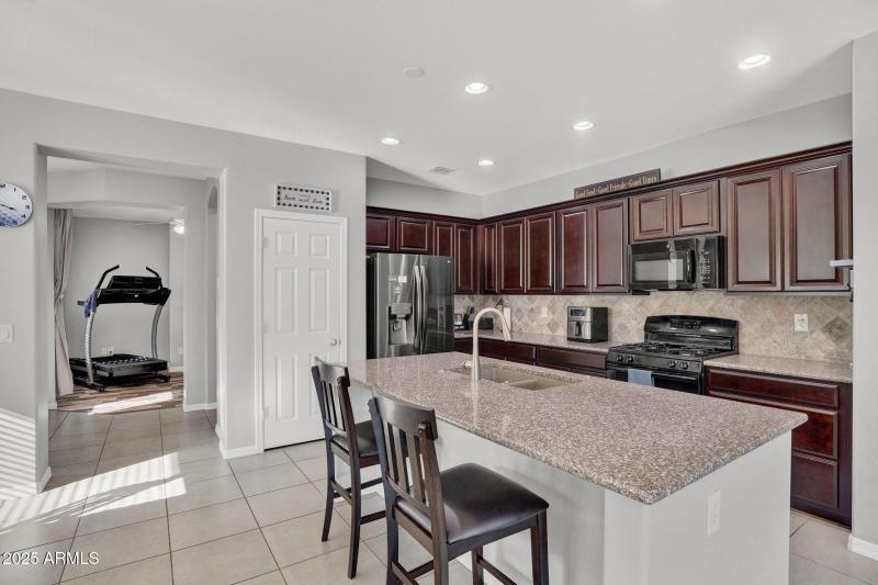 9-web-or-mls-489 W Flame Tree Ave-10