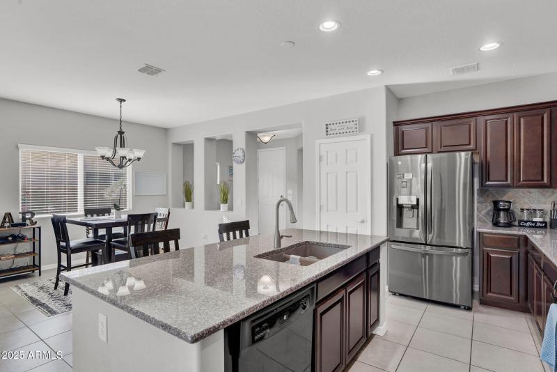 12-web-or-mls-489 W Flame Tree Ave-12