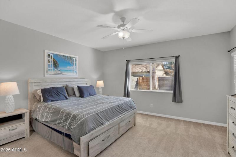 18-web-or-mls-489 W Flame Tree Ave-15