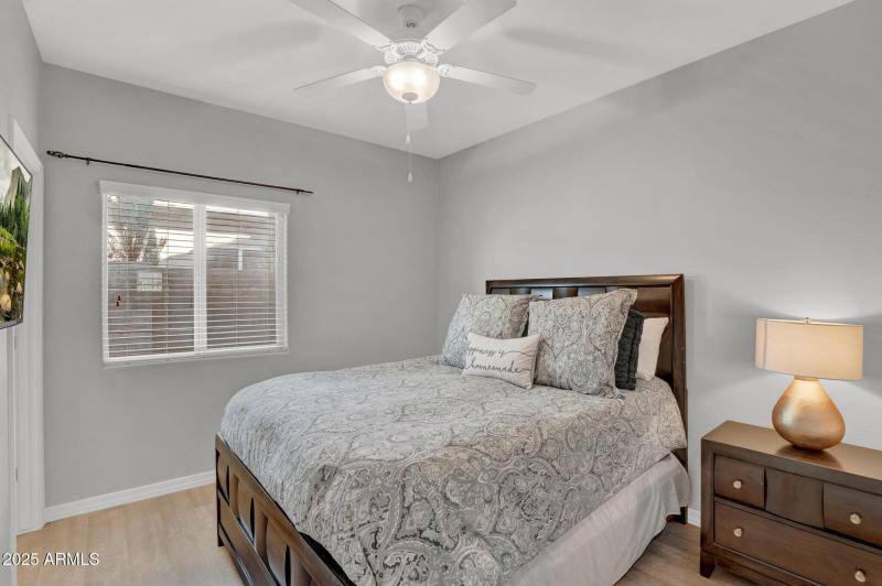 26-web-or-mls-489 W Flame Tree Ave-23