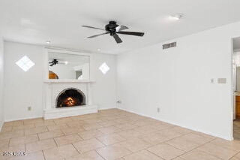 11-web-or-mls-4548-w-villa-theresa-dr