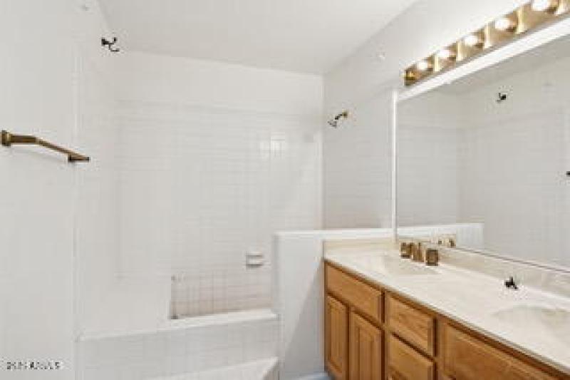 32-web-or-mls-4548-w-villa-theresa-dr