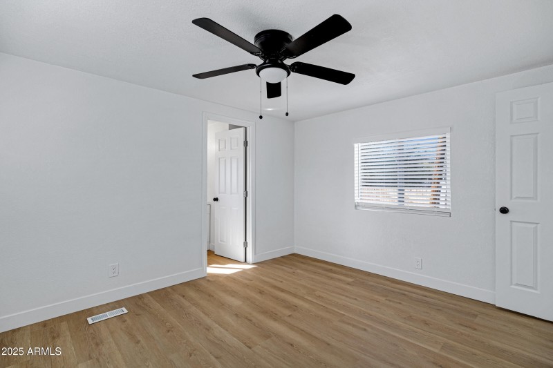 1644 N Desert View Dr-22