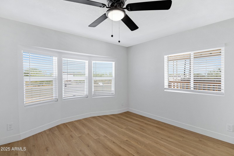 1644 N Desert View Dr-17