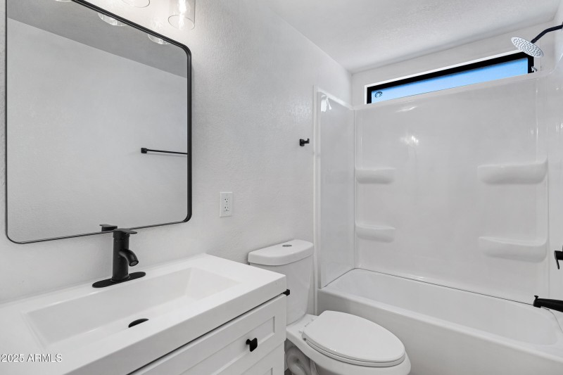 1644 N Desert View Dr-18