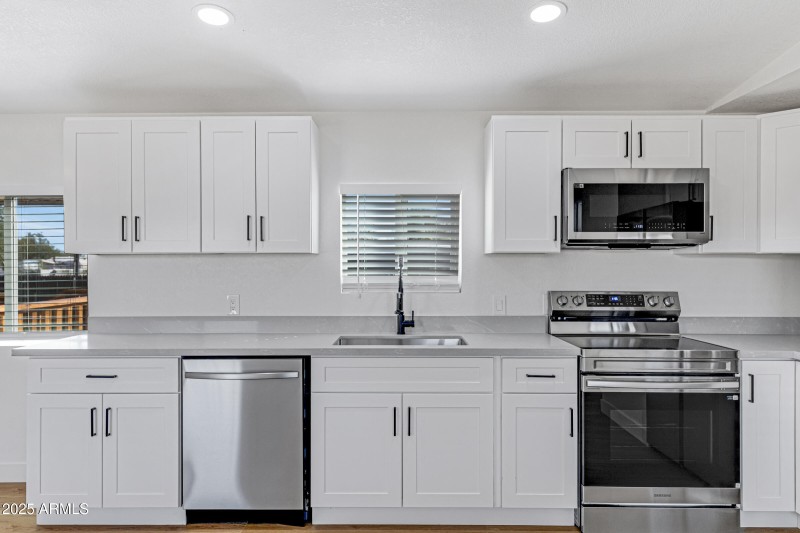 1644 N Desert View Dr-13