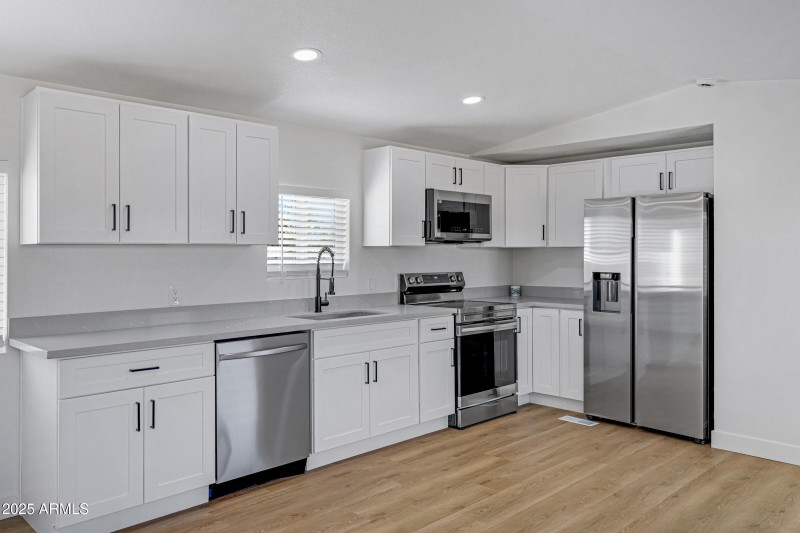 1644 N Desert View Dr-12