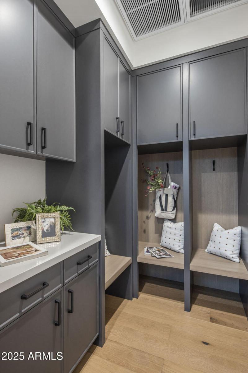 9-web-or-mls-D46A8281