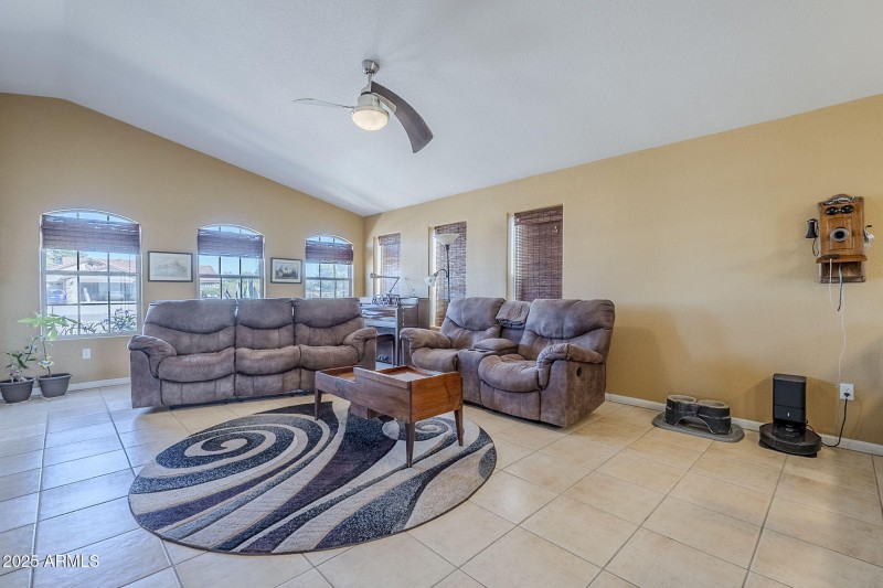 23-web-or-mls-Lauren-8