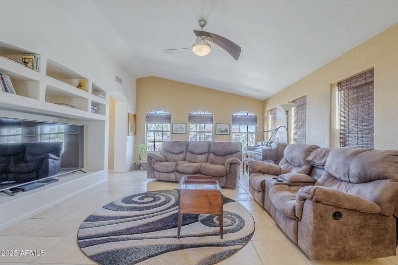 27-web-or-mls-Lauren-12