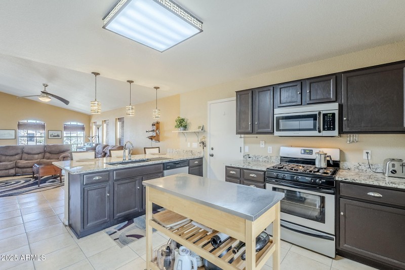 30-web-or-mls-Lauren-15