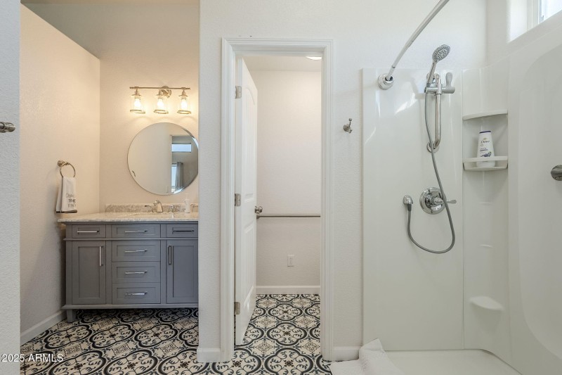 60-web-or-mls-Lauren-45