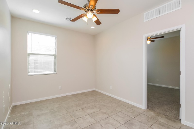 016-photo-bedroom-14849477