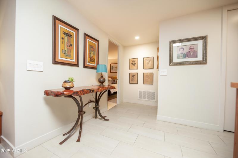 51 Hall and Landing 1a