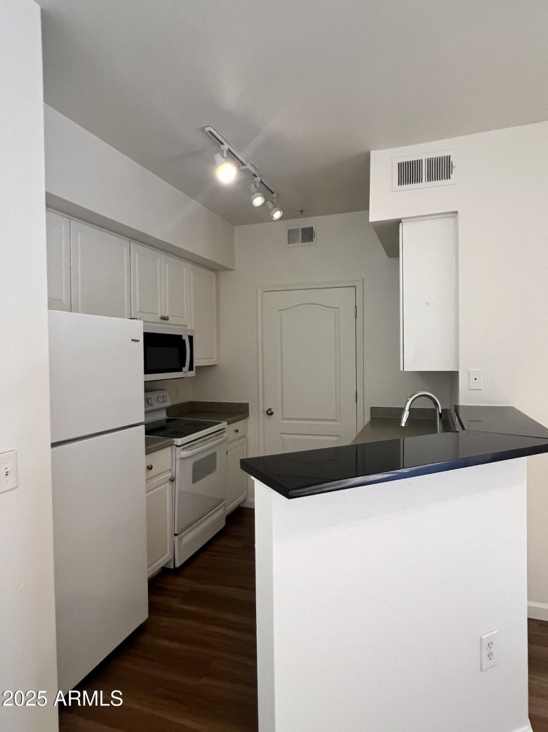 White and bright Kitchen