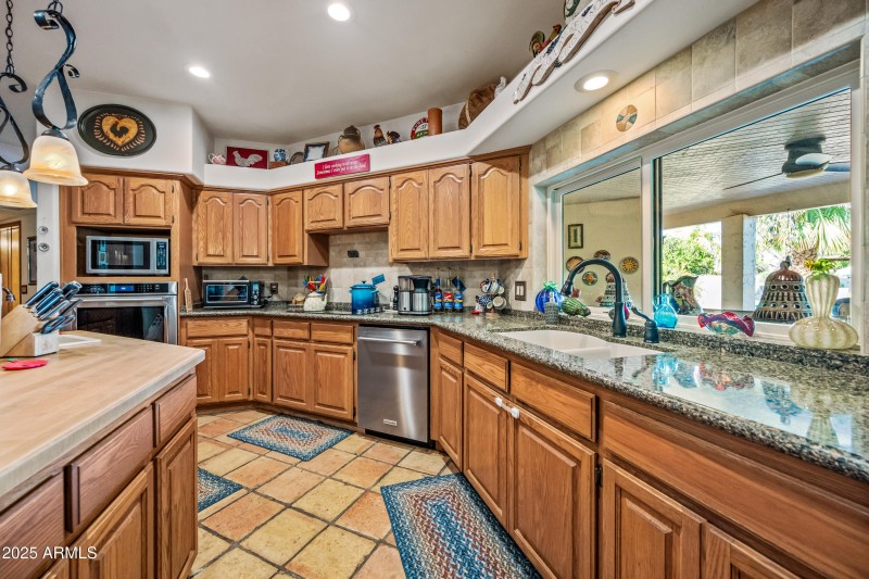 Large Kitchen with upgraded appliances