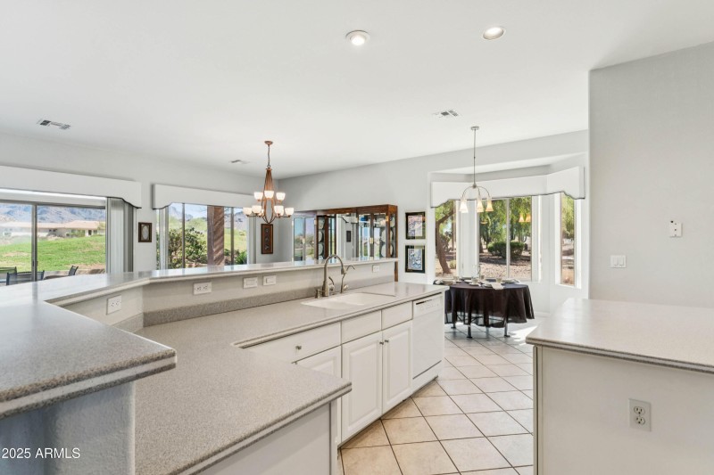 ISLAND AND LARGE BREAKFAST BAR AREA