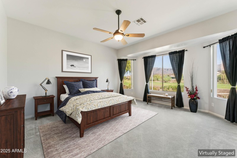 LARGE MASTER BEDROOM