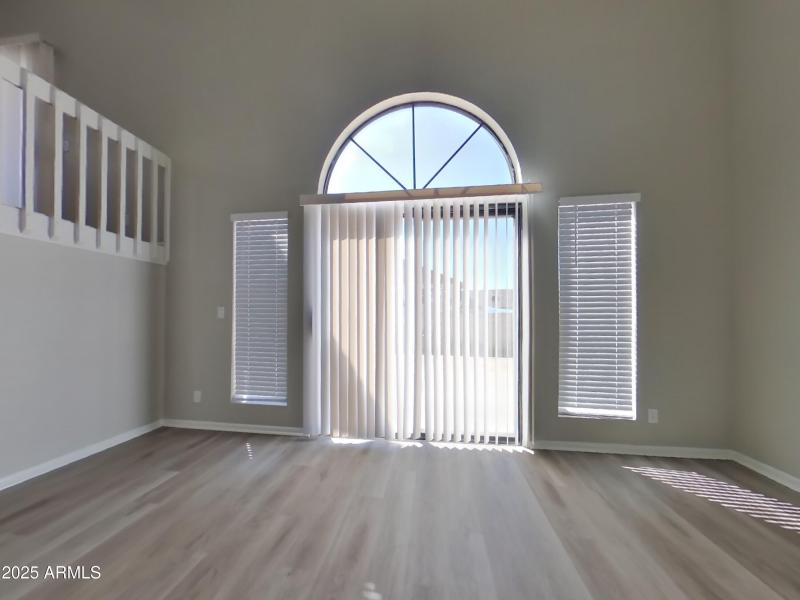 4_pc_LKCCAQefI6_ccAQwVD0py_layout_1