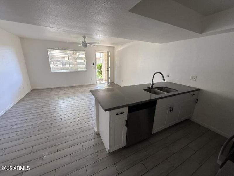 4AA0C59F-FE9D-40C7-8383-9E094D3158A6_1_1