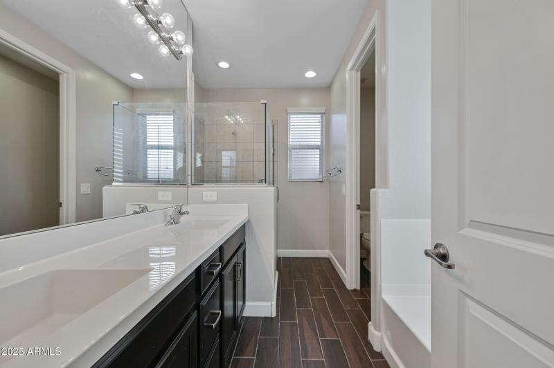 ocupix-32156N132D-16