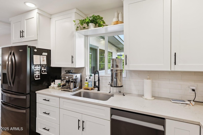 10-web-or-mls-1816-e-colter-st