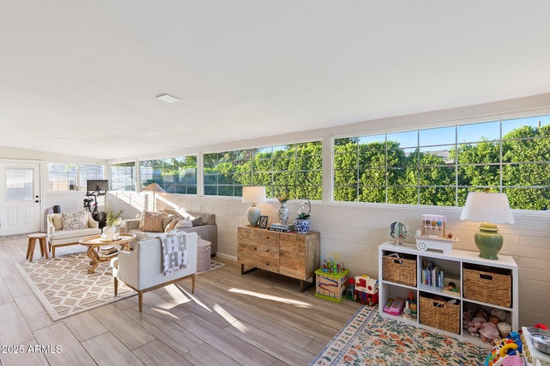 15-web-or-mls-1816-e-colter-st