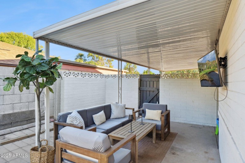 25-web-or-mls-1816-e-colter-st