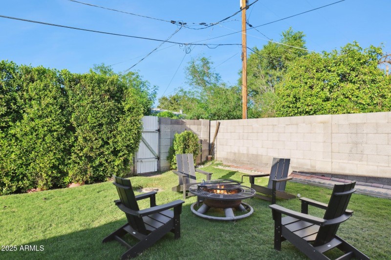 30-web-or-mls-1816-e-colter-st