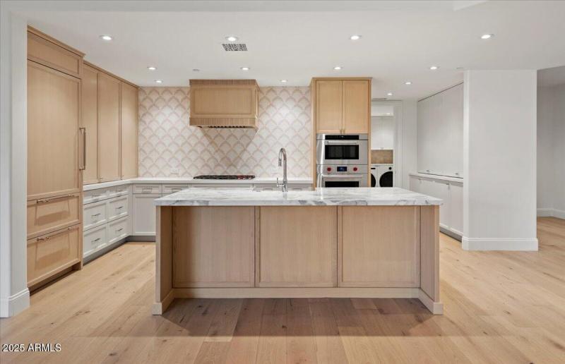 07-7181 E Camelback Rd #301 03