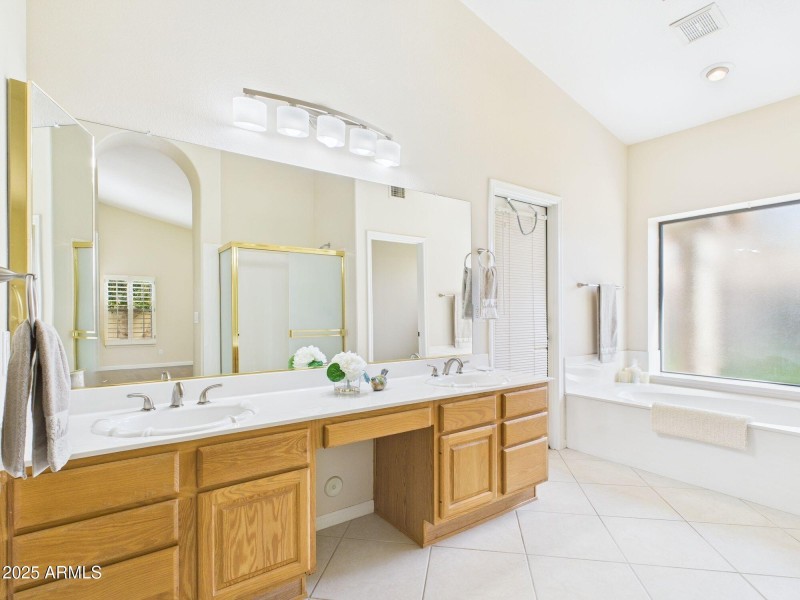 OWNER'S BATHROOM SUITE