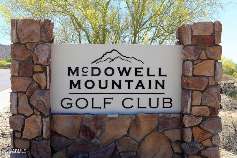 13 MMR Golf Club sign