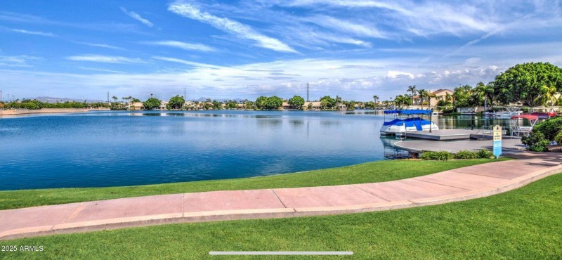 houses on lake