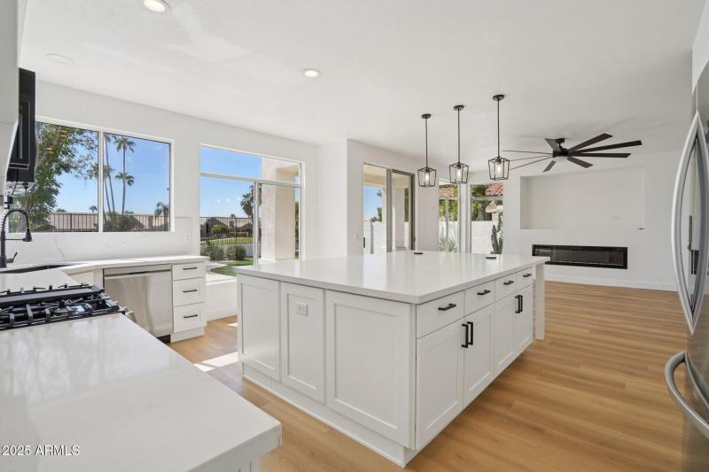 27-web-or-mls-W Aurora Dr-S0210-023