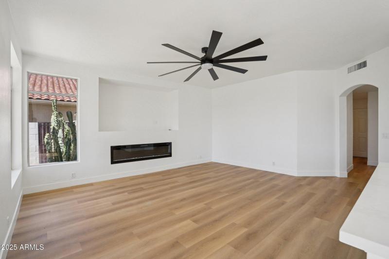 25-web-or-mls-W Aurora Dr-S0210-021