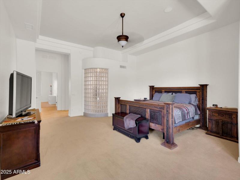 063-2732 E Friess Drive-63