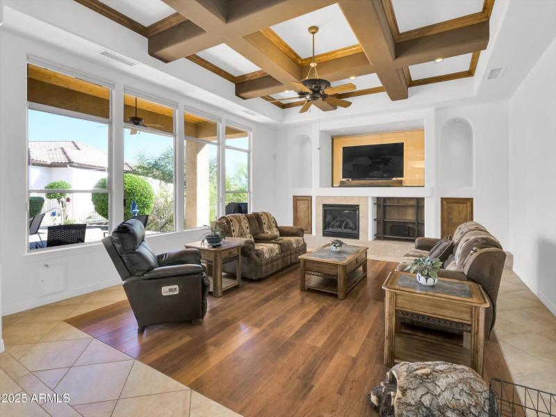 055-2732 E Friess Drive-55