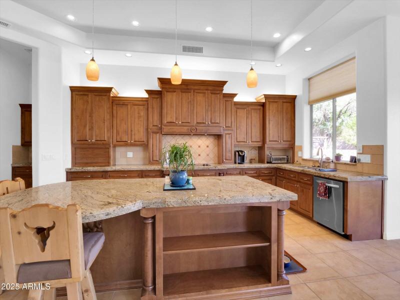 045-2732 E Friess Drive-45