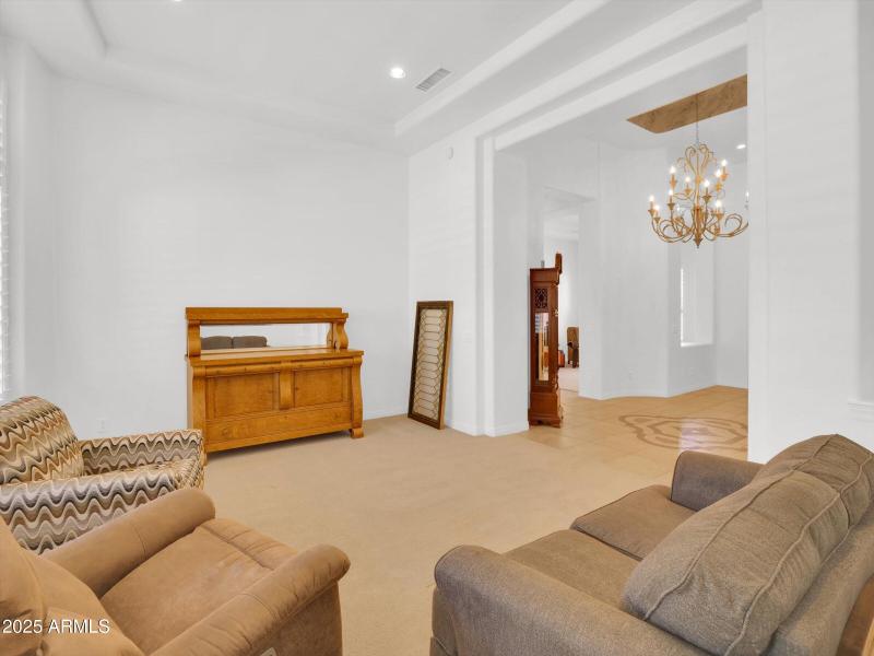 019-2732 E Friess Drive-19