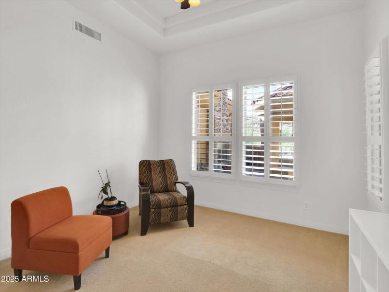 021-2732 E Friess Drive-21