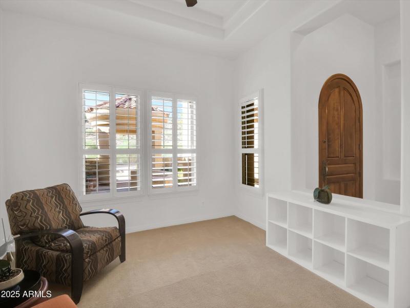 022-2732 E Friess Drive-22