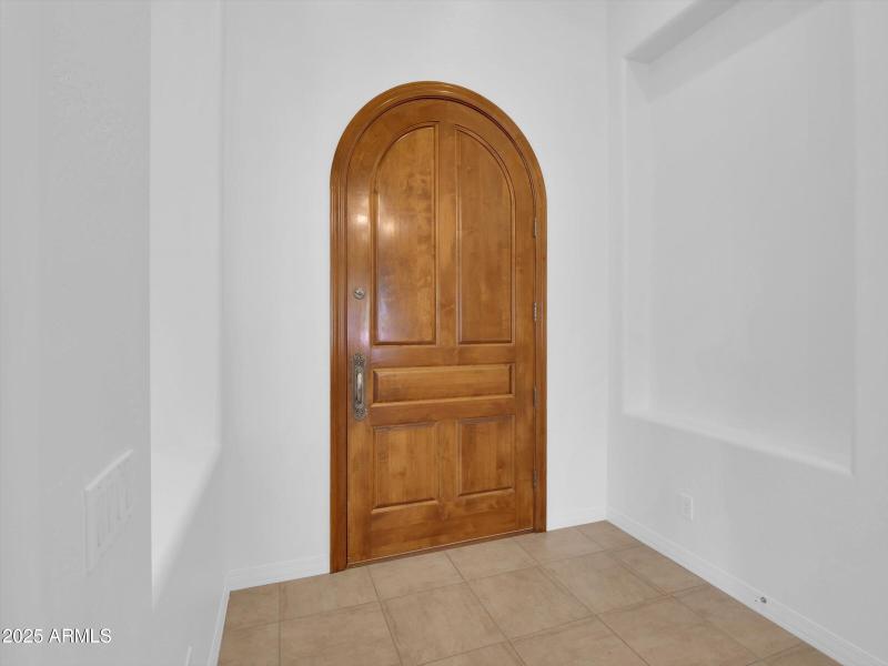 017-2732 E Friess Drive-17