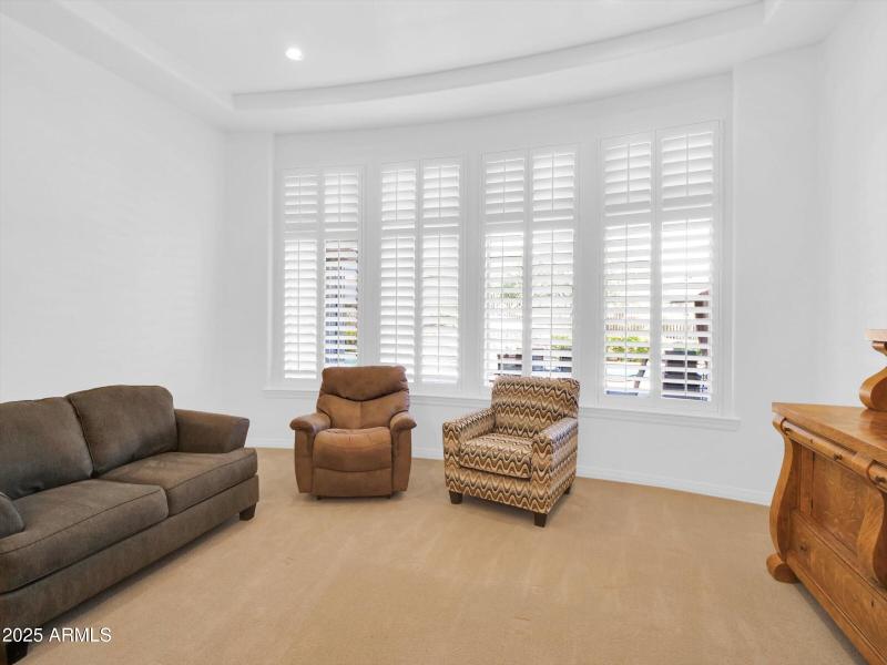 018-2732 E Friess Drive-18