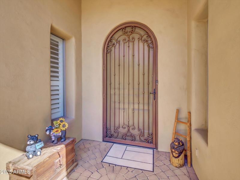 015-2732 E Friess Drive-15